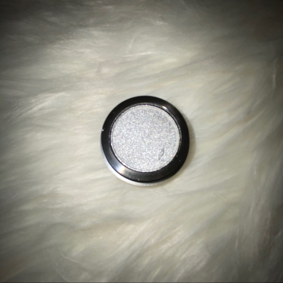 Silver EyeShadow Single Pallet Shimmery - Picture 1 of 4